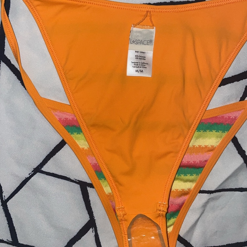 L Space NWOT 3 Piece Set  MSRP $328 "Under The Sun" Bikini & Rash Guard - Picture 7 of 15